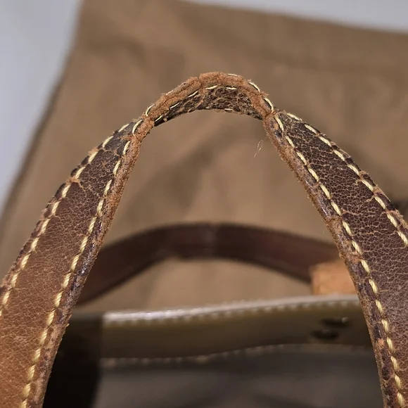 Louis Vuitton Monogram Vernis Handbag - Picture 16 of 16